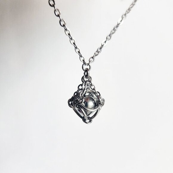 Gothic classic chain mail caged pearl silver necklace - Picture 8 of 9